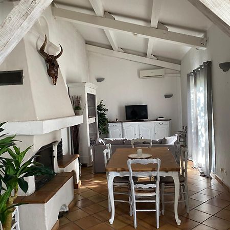 Maison Dans Village Calme Arles Exterior photo